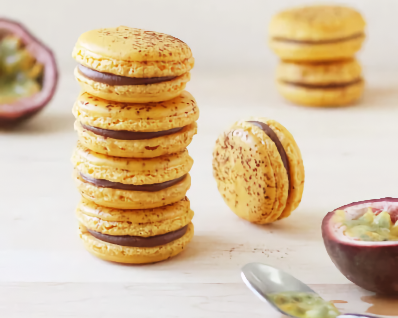 Macarons fruit de la passion Maison Gisèle en boîte de 6 pièces