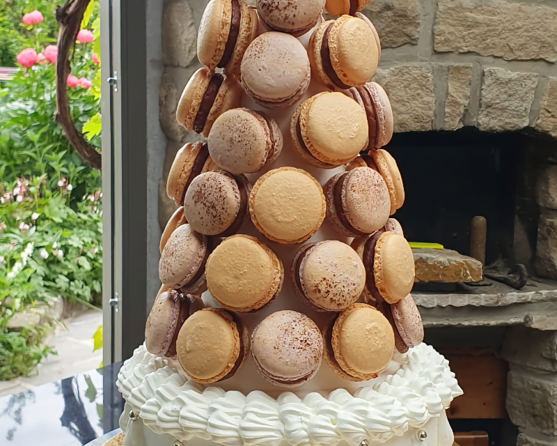 Pyramide de macarons artisanaux Maison Gisèle pour événement