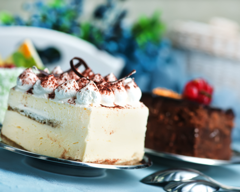 Parts d’entremets individuels à la crème et au chocolat