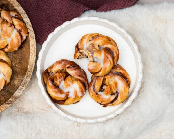 Cinnamon rolls glacés artisanaux Maison Gisèle pâtisserie