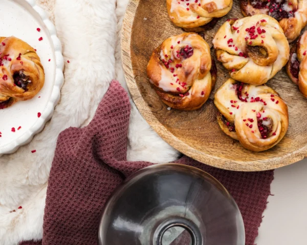 Roulés framboise pistache glacés artisanaux Maison Gisèle pâtisserie
