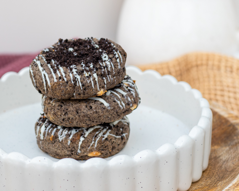 Cookies oreo faits maison par Maison Gisèle pâtisserie sur plateau décoration