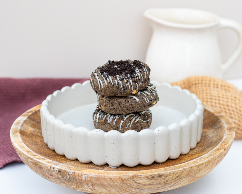 Cookies oreo faits maison par Maison Gisèle pâtisserie sur plateau décoration